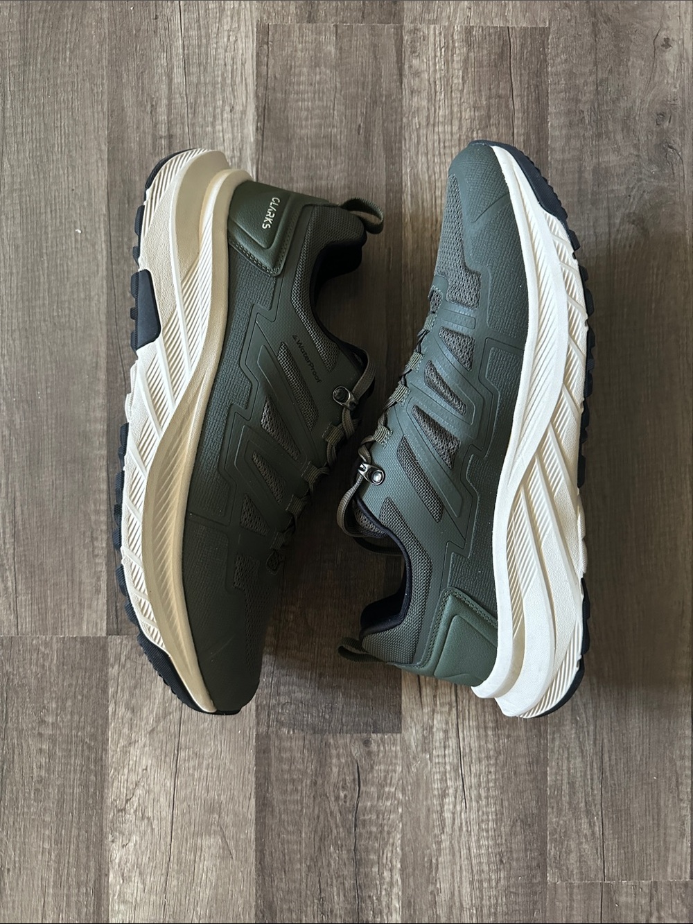 Men’s Clark’s Waterproof Sneakers in size 13.0